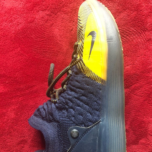 Kd 12s Basketball Shoe - Picture 3 of 5